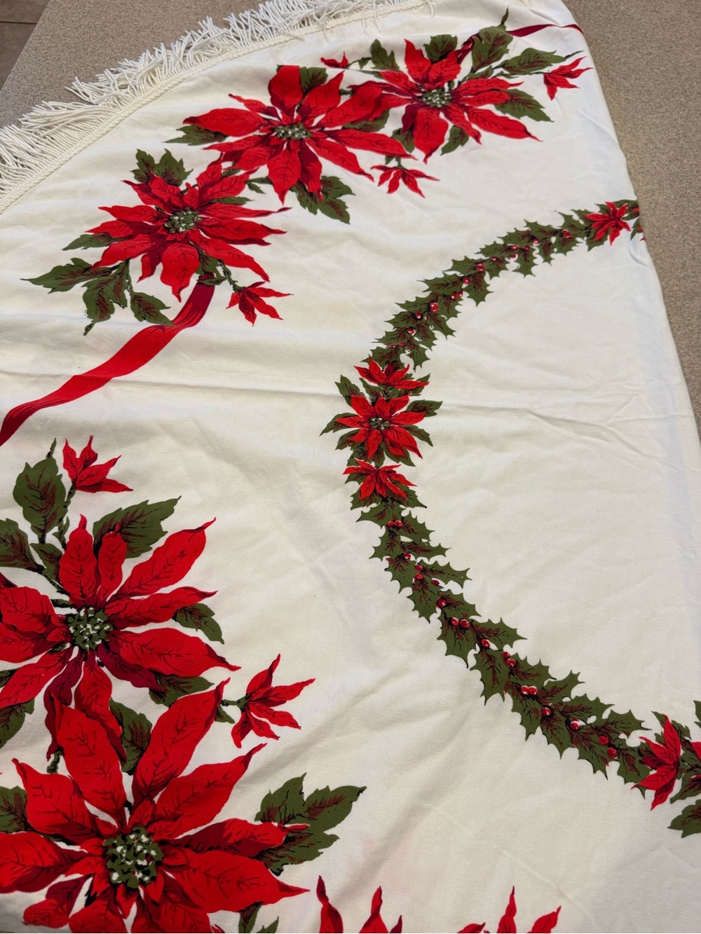 Vintage midcentury round, fringed, pointsettia tablecloth 56”. Euc. Cotton